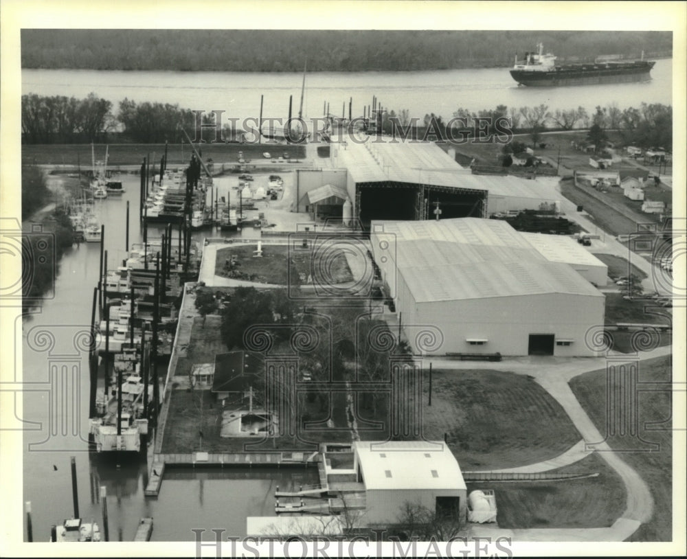 1995 Press Photo Aerial view of Lynn Dean&#39;s property, Elevating Boat Inc. - Historic Images