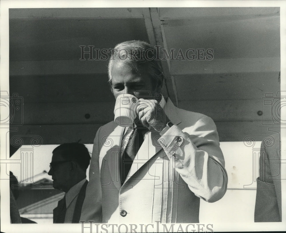 1975 Press Photo Governor Calvin Edwards, drinking from a cup - nob08396 - Historic Images