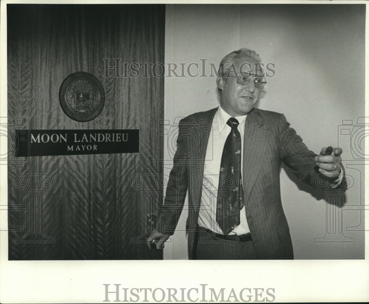 1978 Press Photo Mayor Moon Landrieu at his office - nob08433 - Historic Images
