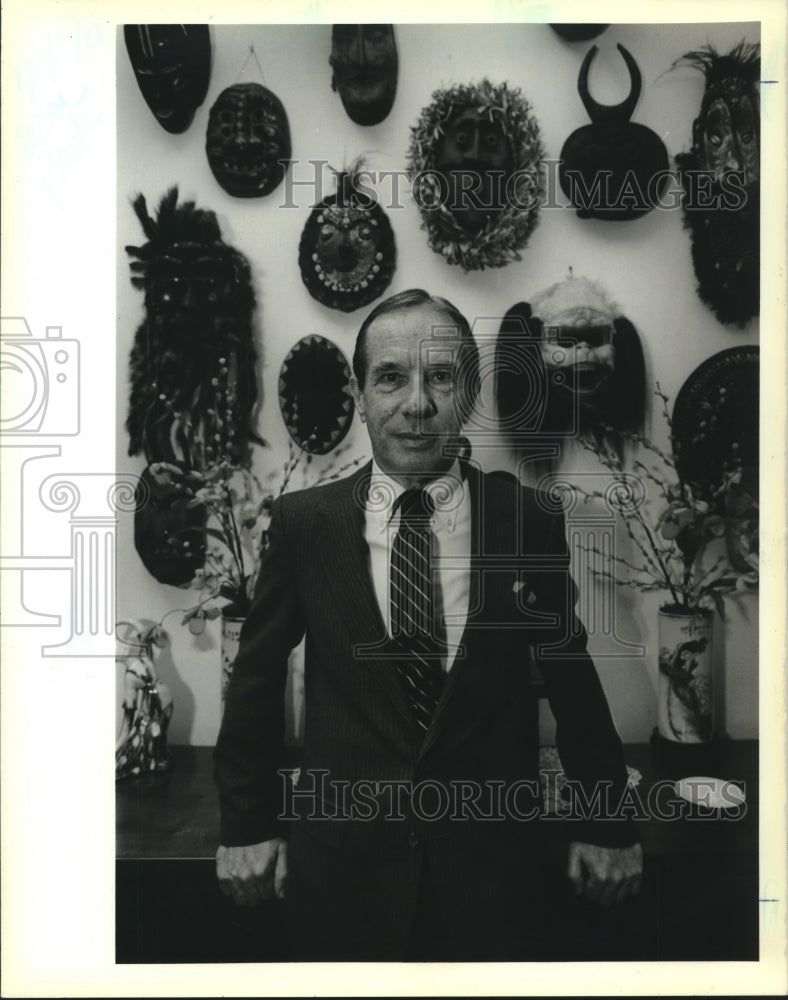 1989 Press Photo Honorary consul for Belgium Paul Fabry with his mask collection - Historic Images