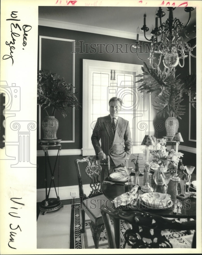 1989 Press Photo James Elzey in the dining room on St. Mary street residence - Historic Images