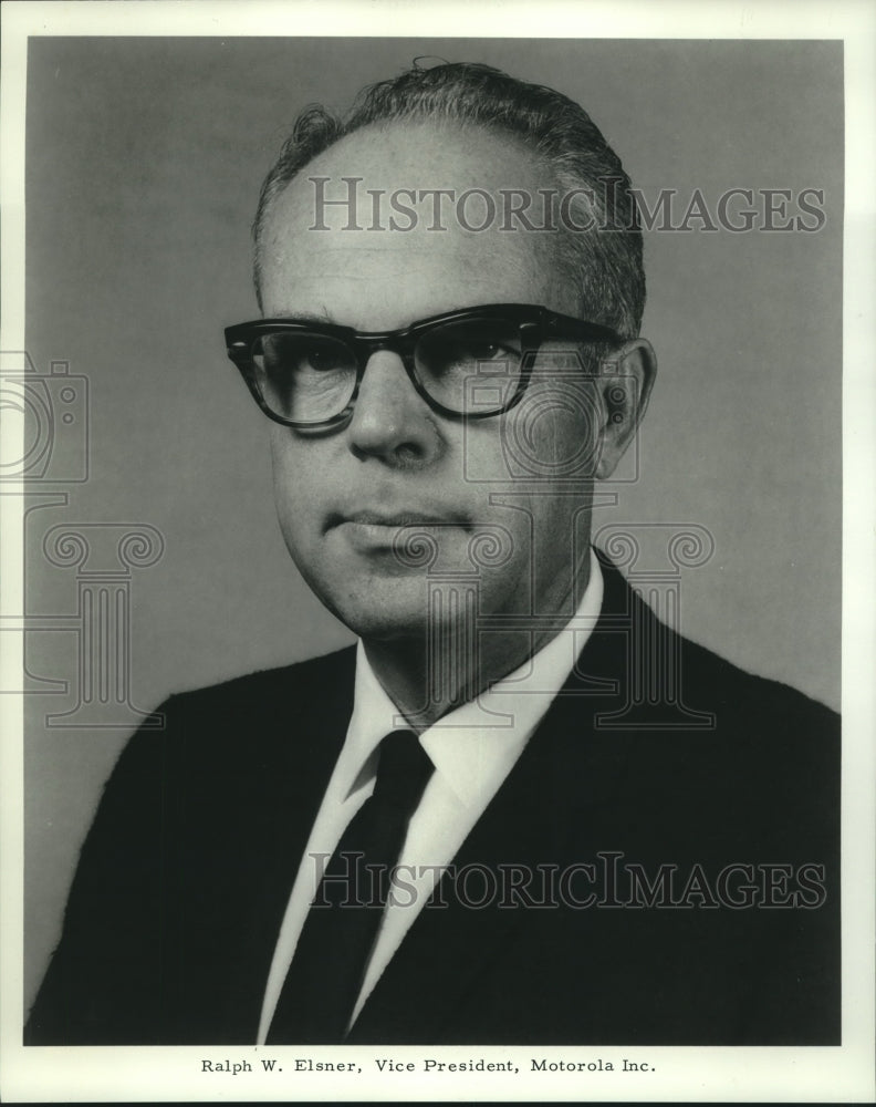 Press Photo Roger C. Smith, vice-president of Motorola Inc. - nob08602 - Historic Images