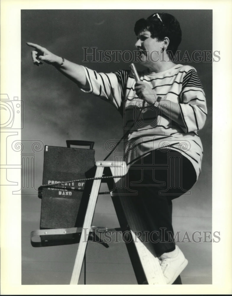 1989 Press Photo Martha Flair, director of the Chapellets Dance team - Historic Images