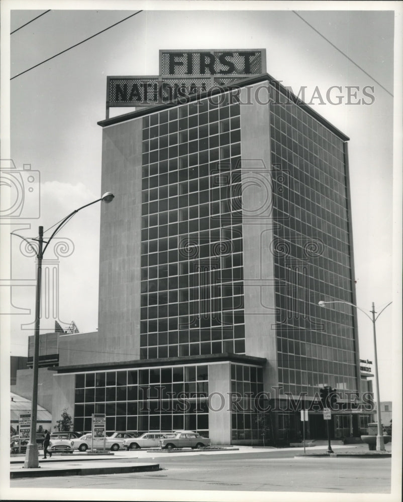 1967 Outside the Frist National Life Building, New Orleans - Historic Images