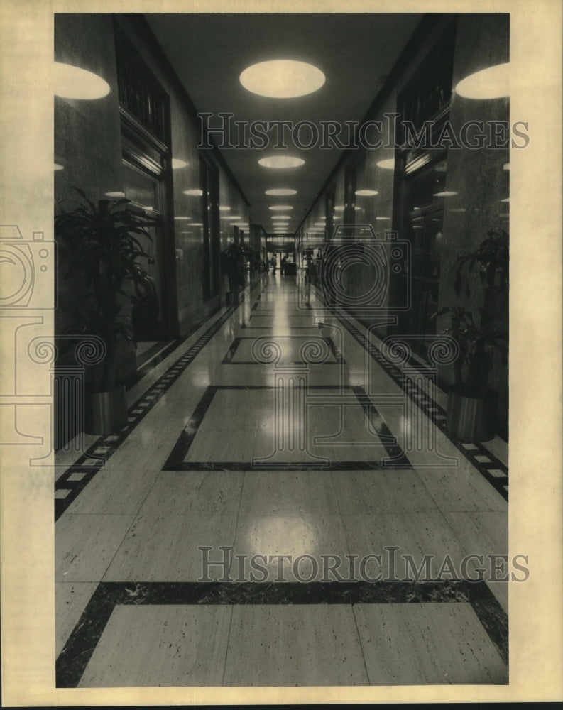 1995 Press Photo First National Bank of Commerce Building lobby ...
