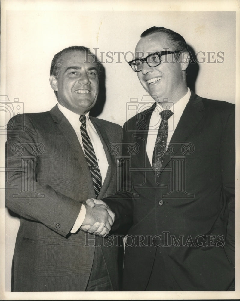 1968 Press Photo Mississippi Valley World Trade Council officers at Whitney Bank - Historic Images