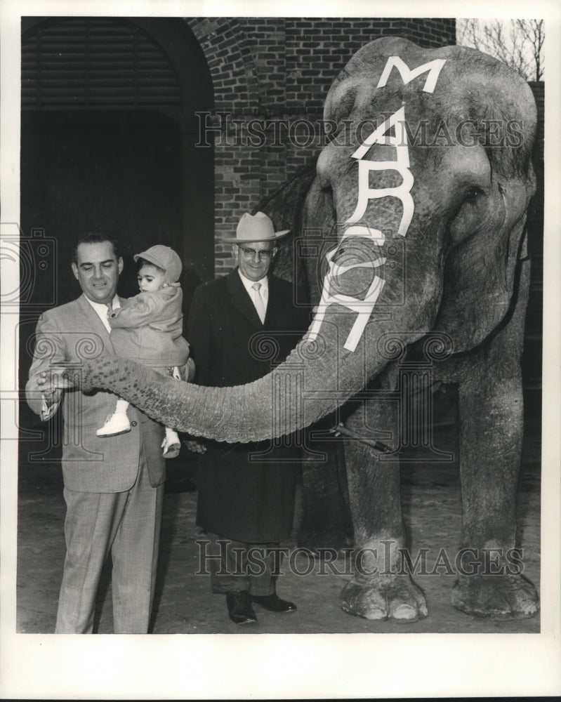 1967 Press Photo James Fitzmorris Jr. and others during March of Dimes Drive - Historic Images