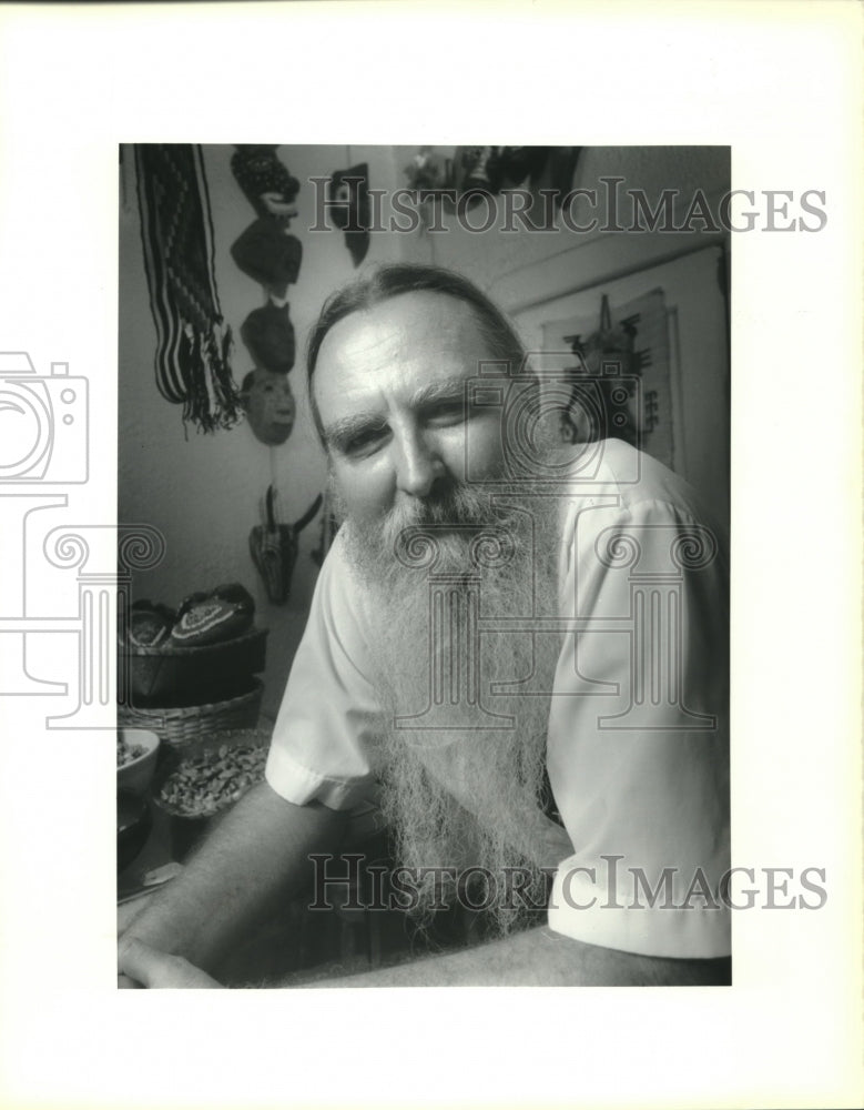 1991 Press Photo Shopkeeper &quot;Chick&quot; Fortner says, &quot;I don&#39;t even drink coffee.&quot; - Historic Images