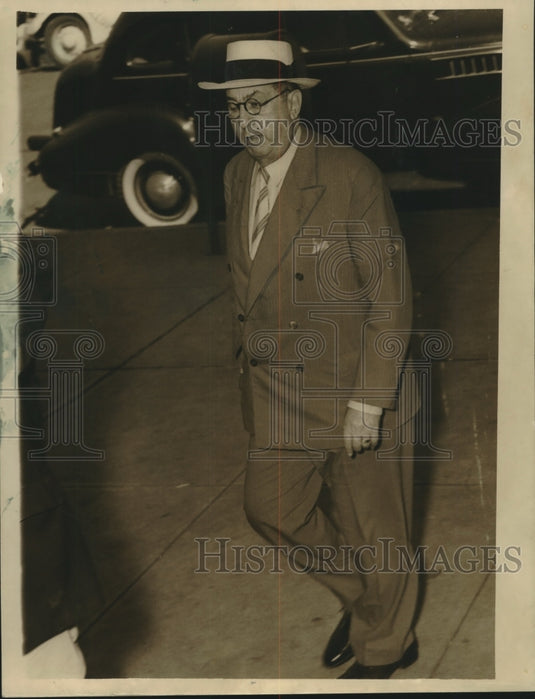 1940 Press Photo Jules Fisher walking on the street. - nob08879-Historic Images