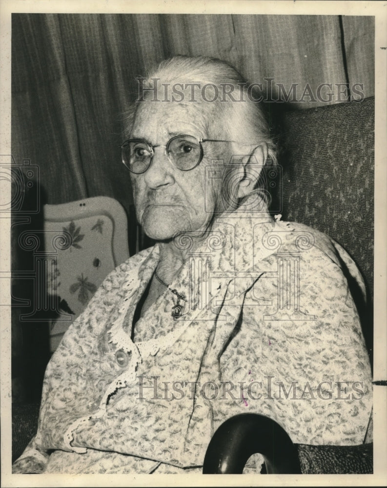 1969 Press Photo Mrs. Antoinette Frances celebrates 104th birthday at her home - Historic Images