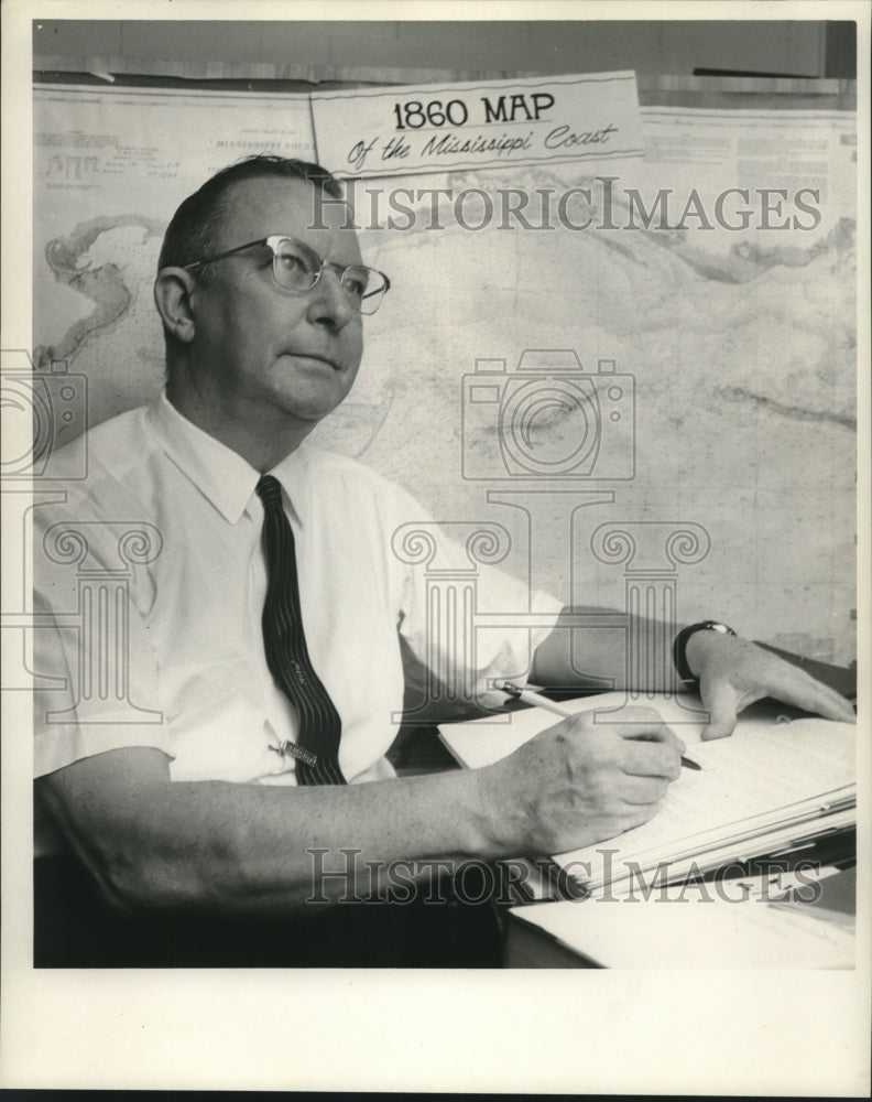 1966 Press Photo Man With 1860 Map of Mississippi Coast, Fort Massachusetts - Historic Images