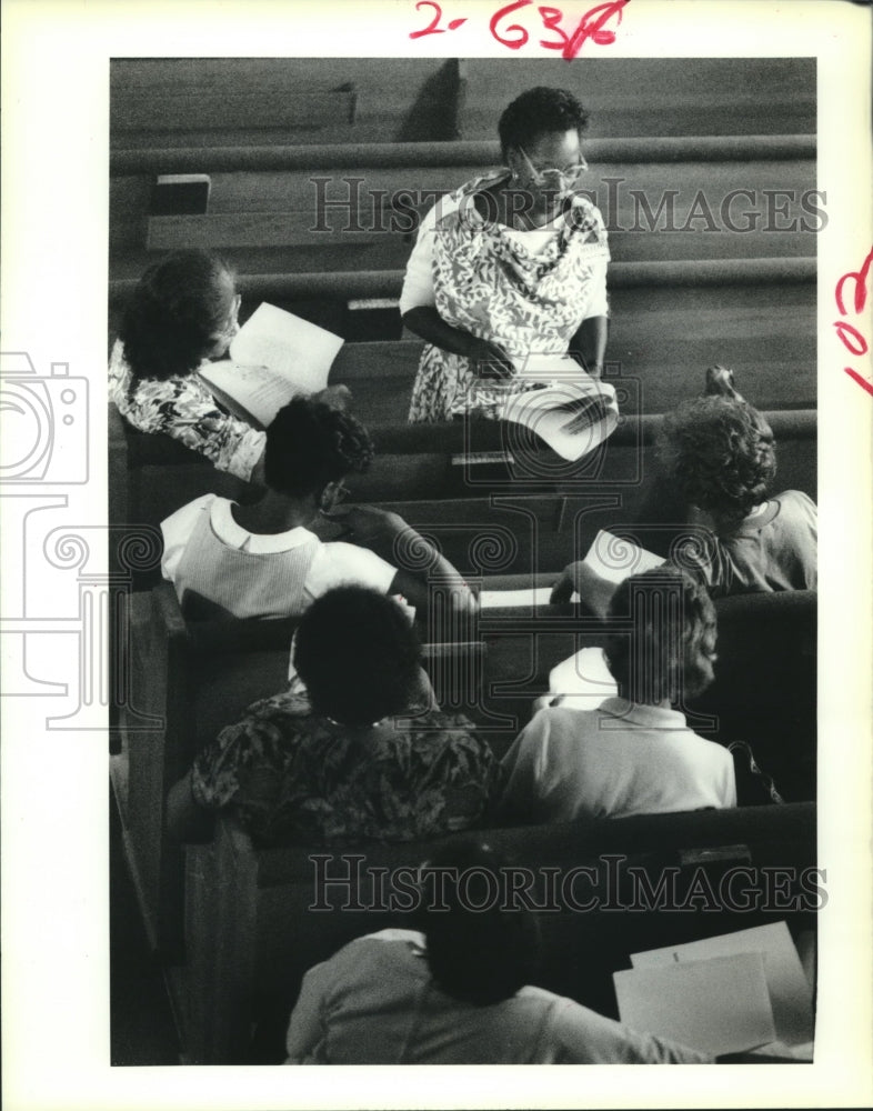 1989 Press Photo Virginia Francois at Providence Church back to school workshop - Historic Images