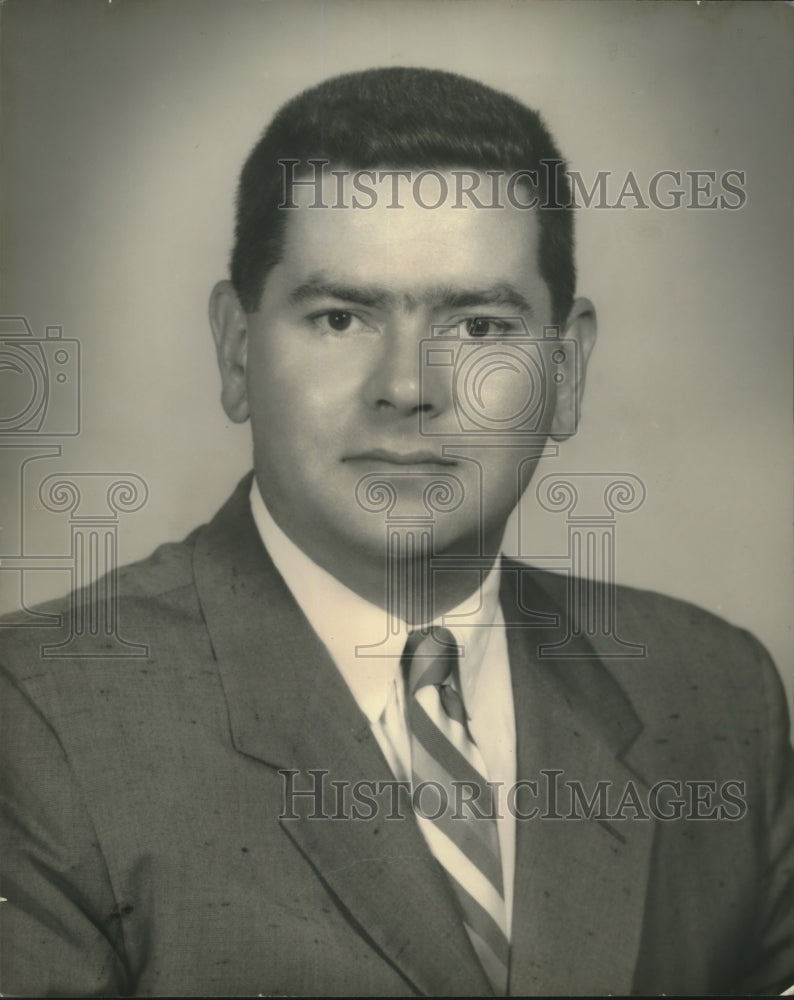 1959 Press Photo L.L. Feickert as manager of Ormet Corp. Burnside alumina plant - Historic Images