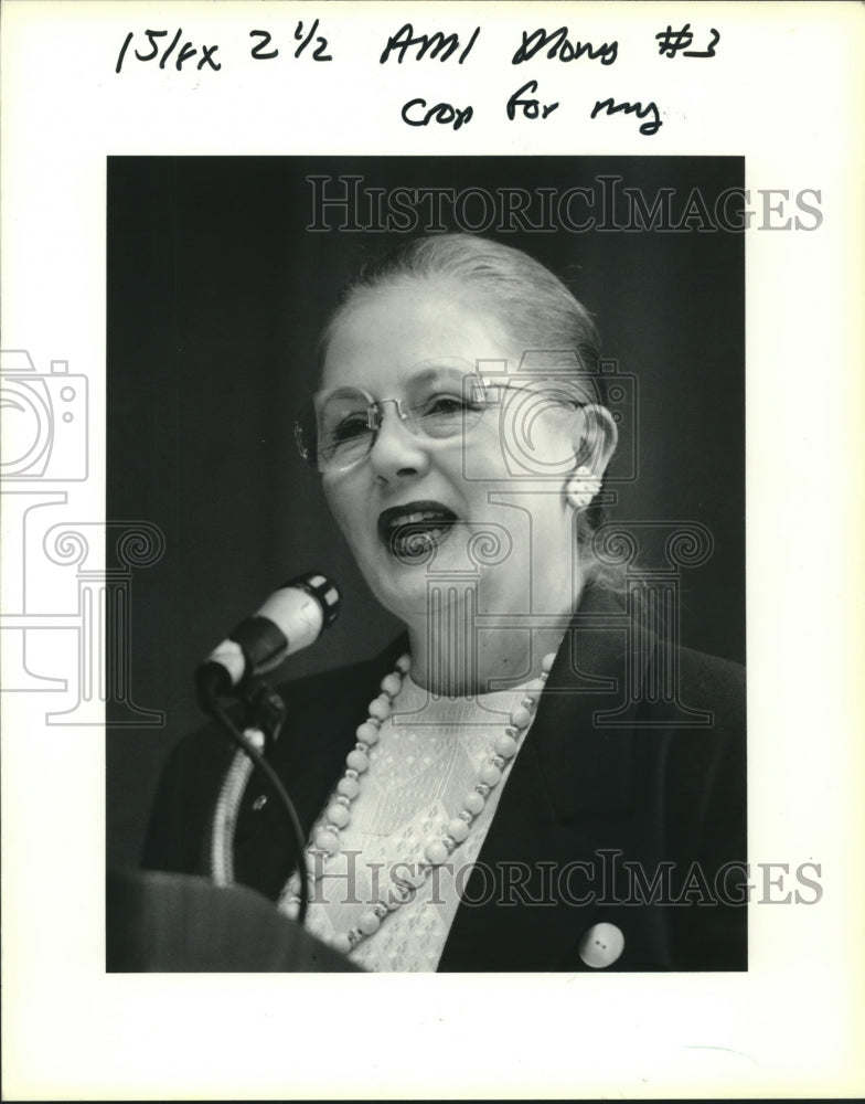 1990 Press Photo Speaker Jean Felts addressing the conference - Historic Images