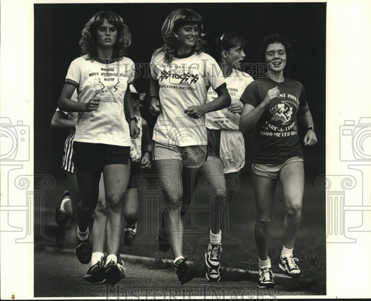 1983 Press Photo Flashette Track Club members at workout. - nob09156- Historic Images
