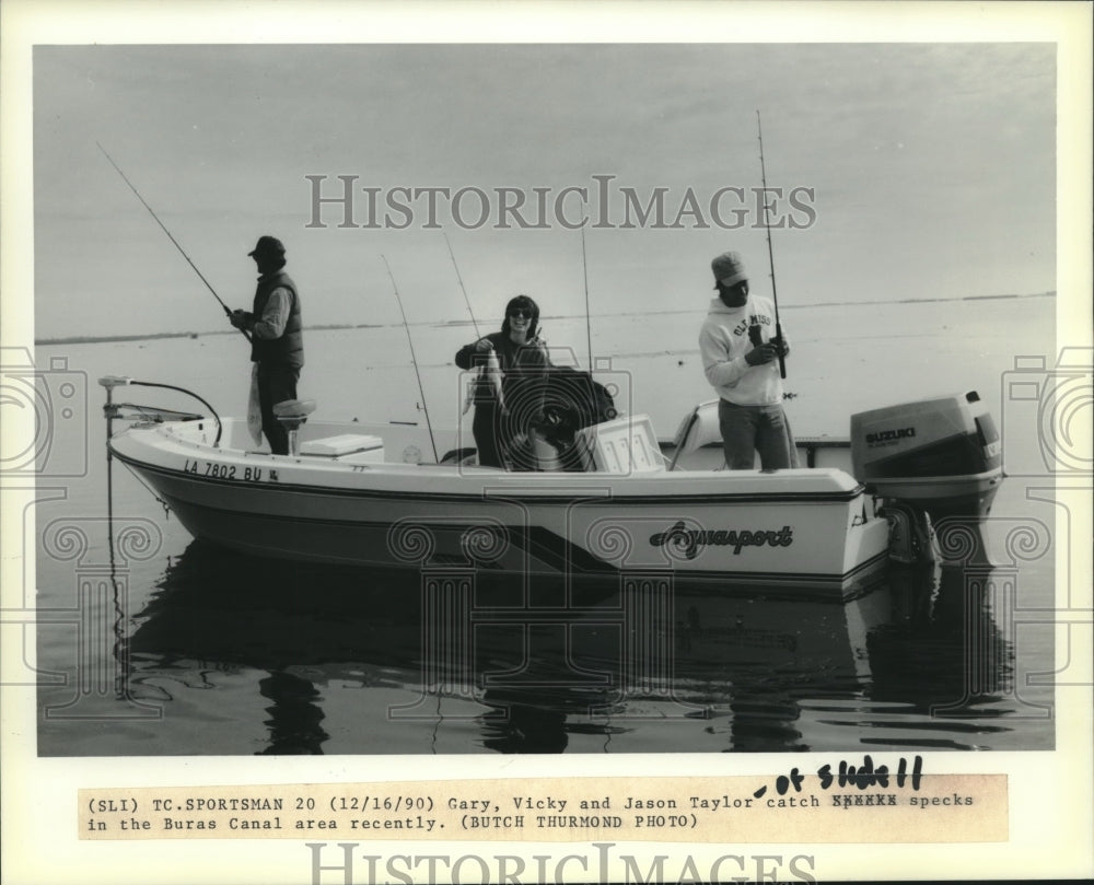 1990 Press Photo The Taylors of Slidell catch specks in Buras Canal - Historic Images