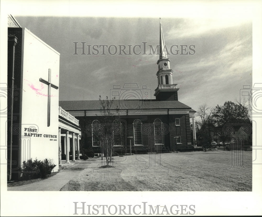 Press Photo General view of First Baptist Church - nob09272 - Historic Images
