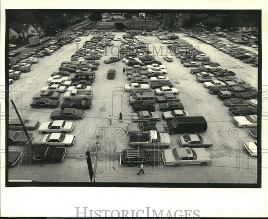 1984 Press Photo Aerial view of First Assembly of God's congested parking lot. - Historic Images