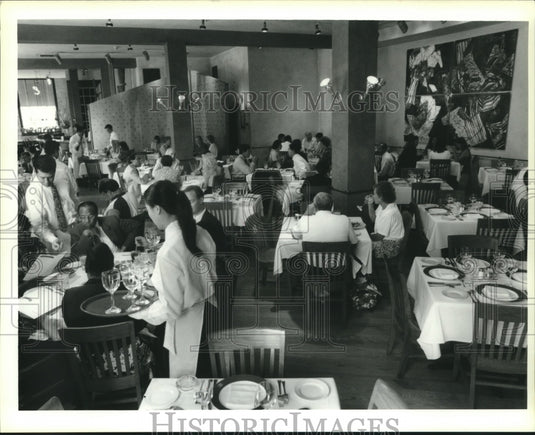 1995 Press Photo Gracious seating at Emeril's on Tchopitoulas Street. - Historic Images