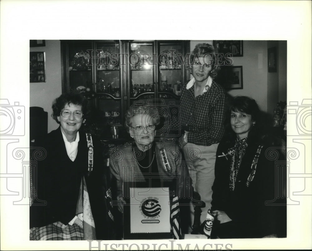 1991 Press Photo Katherine Flynn &amp; other members of the DAR - Historic Images