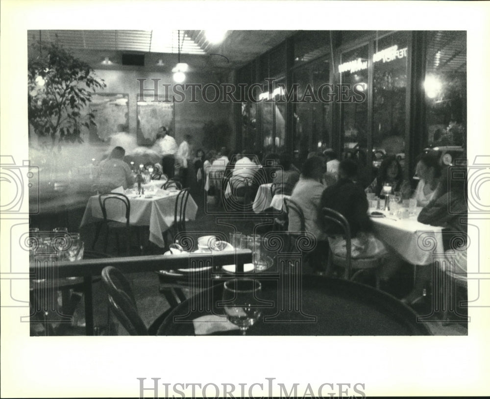 1991 Press Photo Interior of newly renovated Bar at 4141 St. Charles Avenue - Historic Images