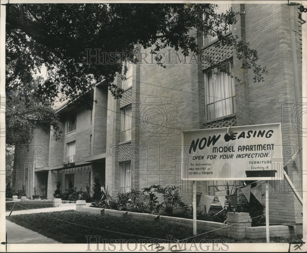 1962 Press Photo Modern apartment complex at Forty-O-Seven St. Charles-Historic Images