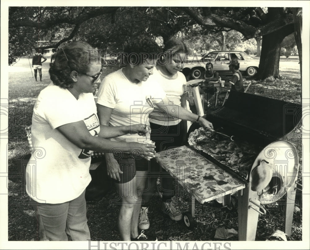 1979 Press Photo Maria Inez and friends BBQ for the Fourth of July - nob09638 - Historic Images