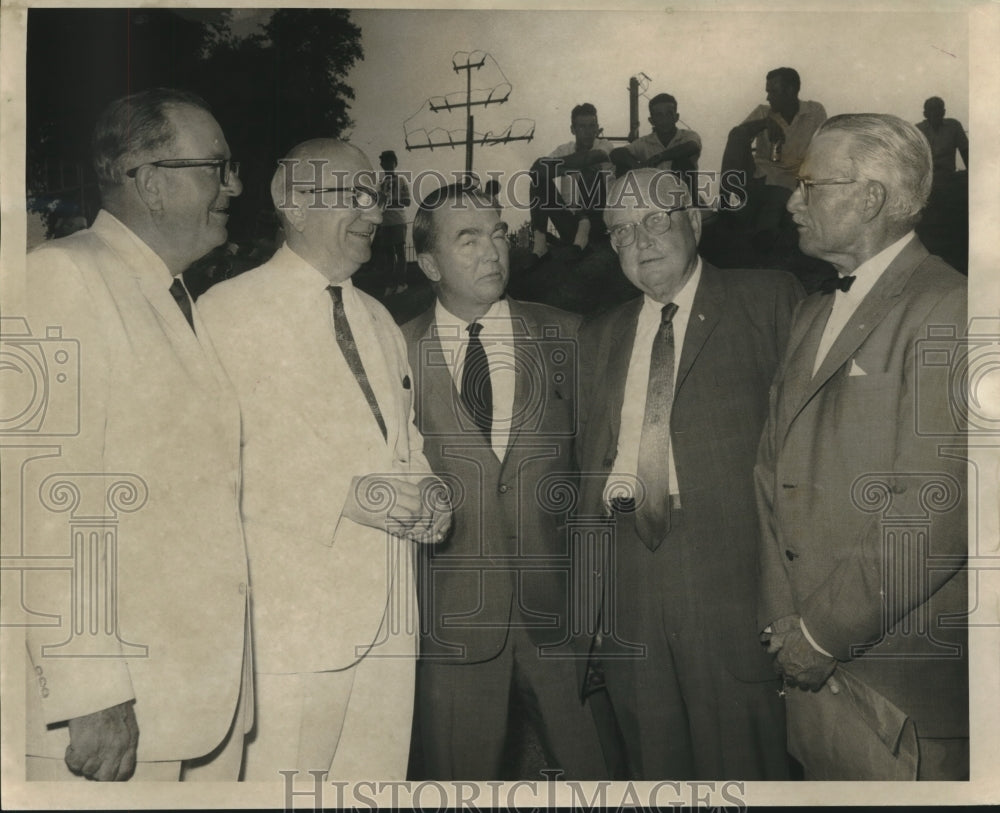 1969 Press Photo Officials &amp; men in background at Ft. Jackson&#39;s 4th of July. - Historic Images