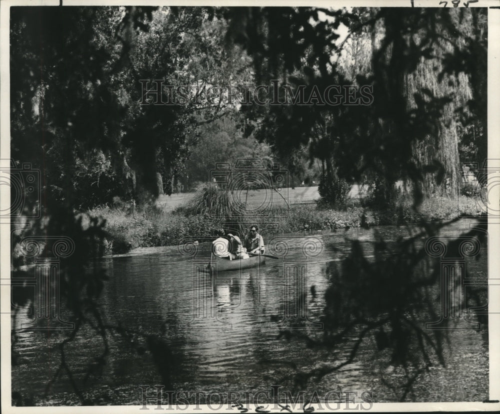 1967 Press Photo Canoeing in Audubon Park July 4th near the Golf Course - Historic Images