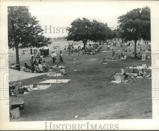 1969 Fourth of July in New Orleans and the lakefront is busy. - Historic Images