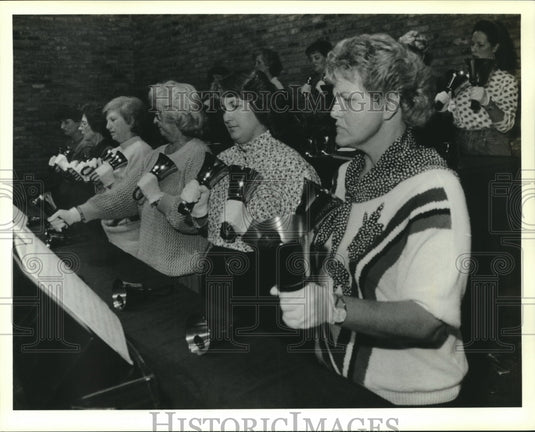 1990 Press Photo First Baptist Church of Covington's bell choir during practice - Historic Images
