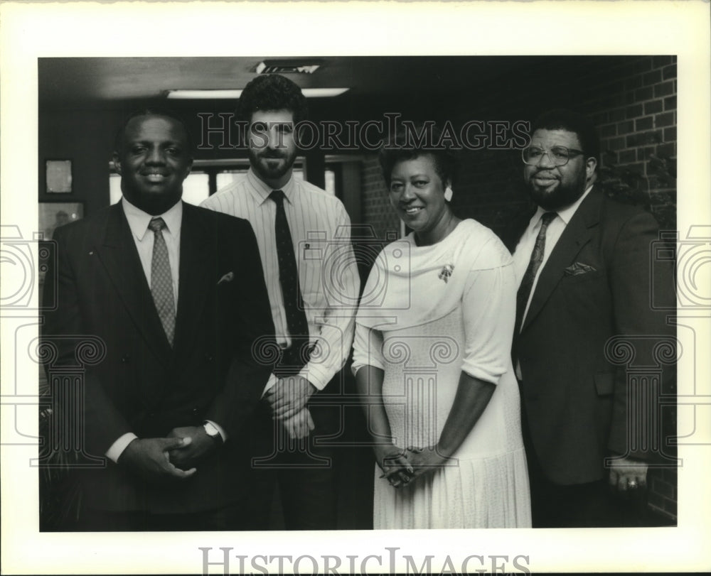 1990 Press Photo River Oaks Psychiatric Hospital professionals - Historic Images