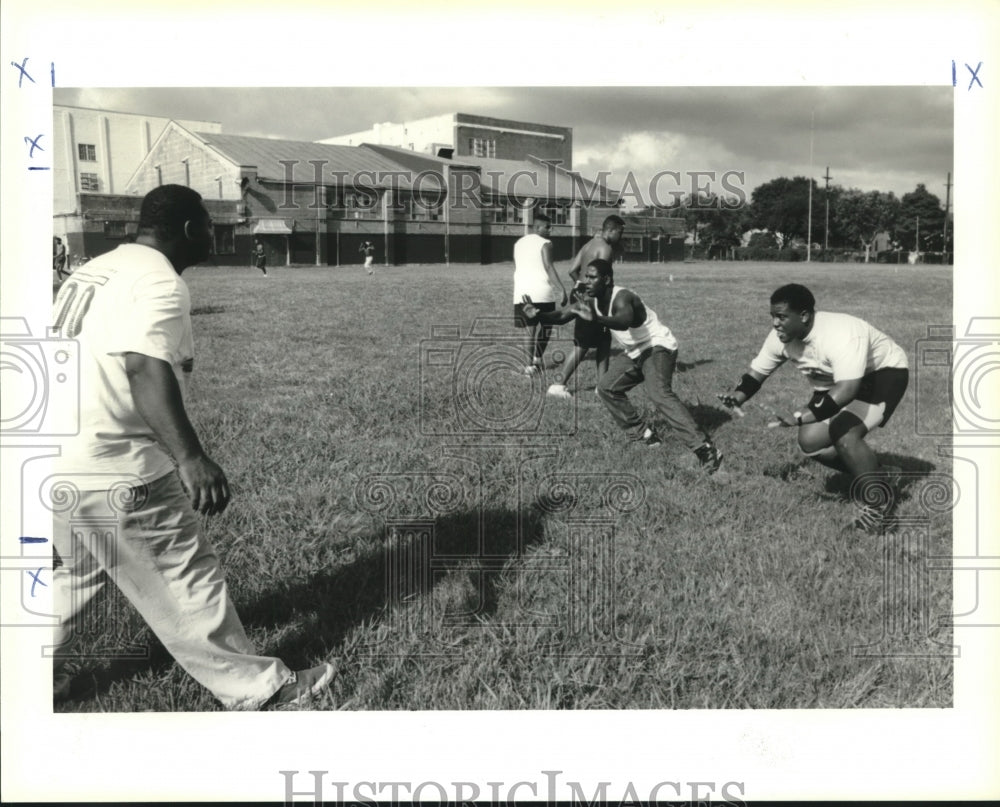 1985 Press Photo Fortier high school football coach holds practice drills - Historic Images