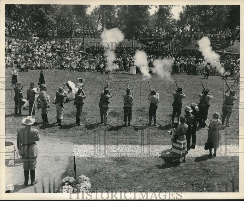 1962 Press Photo Rededication ceremonies at Fort Jackson, include reenactments. - Historic Images