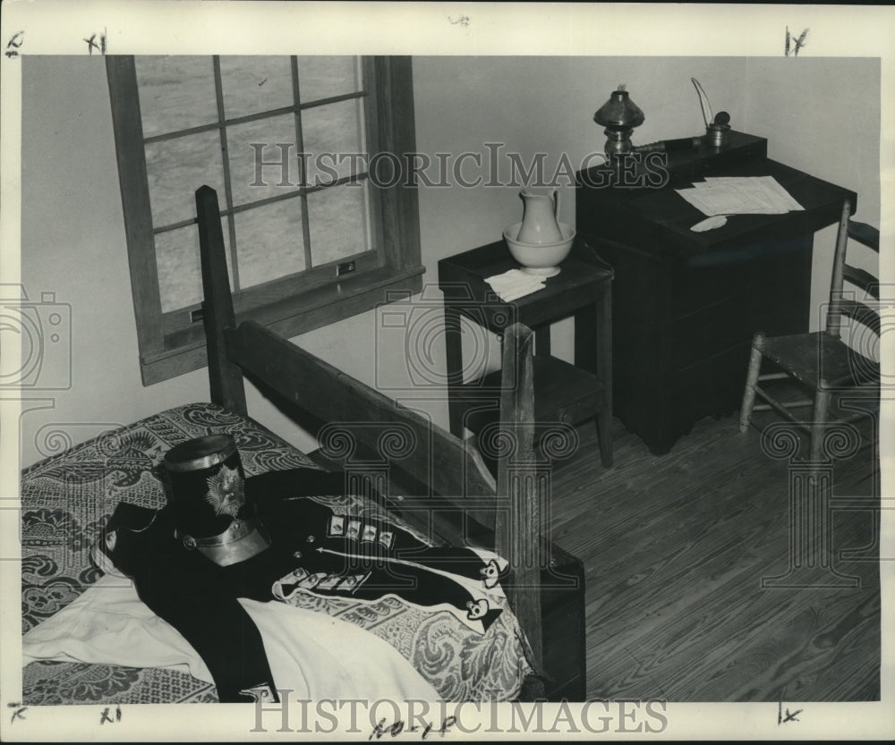 1960 Press Photo Commanding Officers Bedroom, Fort Jesup, Louisiana - nob09798 - Historic Images