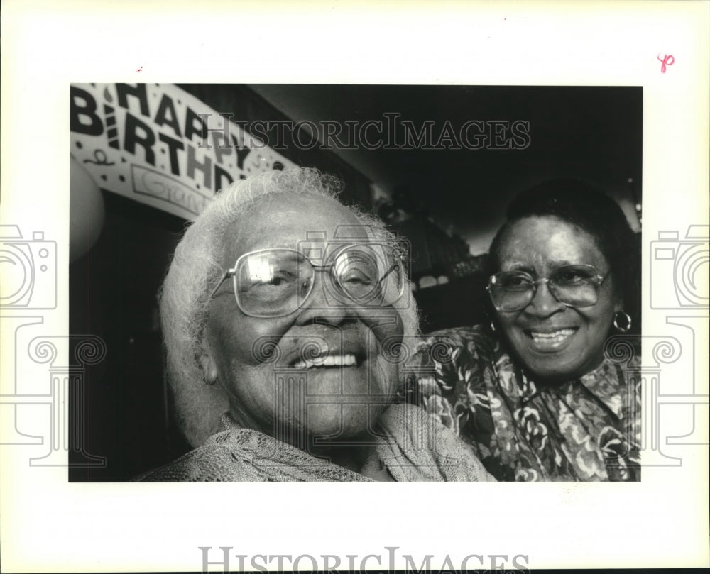 1994 Press Photo Vashti Felix turned 100 February 3, with daughter Vashti Bowens - Historic Images