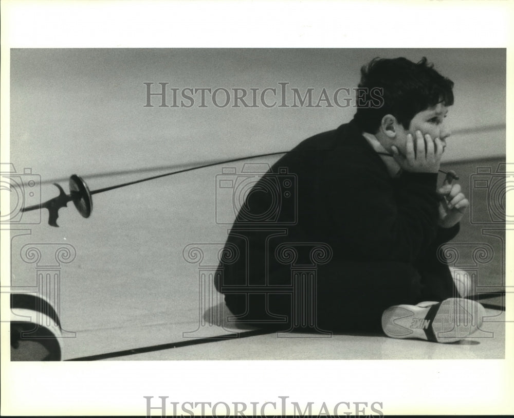 1993 Press Photo Curtis Himel of St. George Episcopal fencing team ponders. - Historic Images