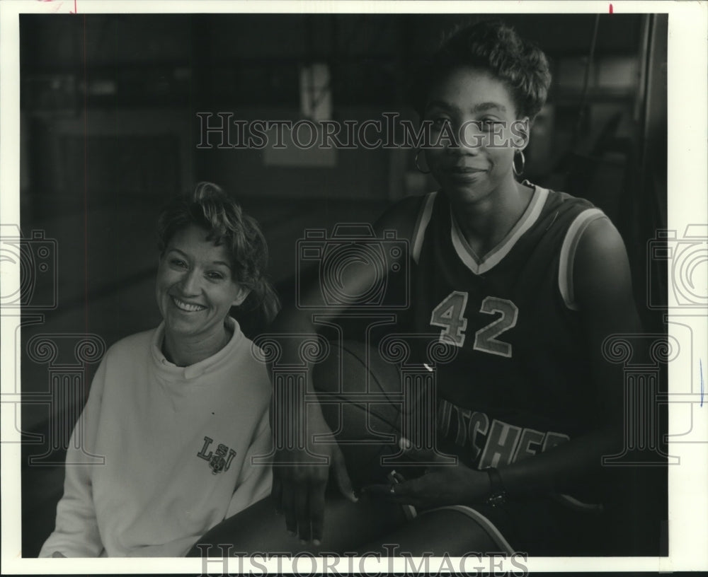 1990 Press Photo Chanelle Francois, Lutcher&#39;s star basketball player with coach - Historic Images