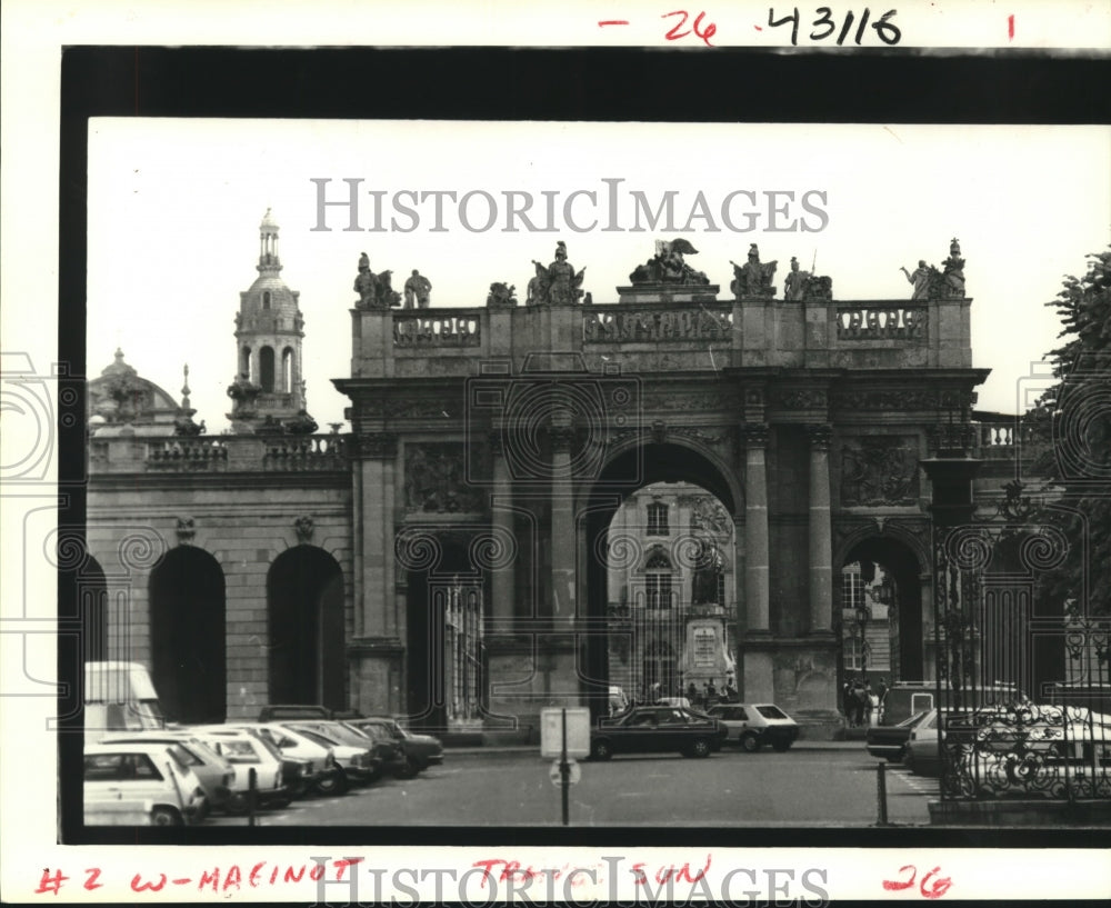 1985 Press Photo Nancy&#39;s elegant 18th-century Arc de Triomphe in France - Historic Images