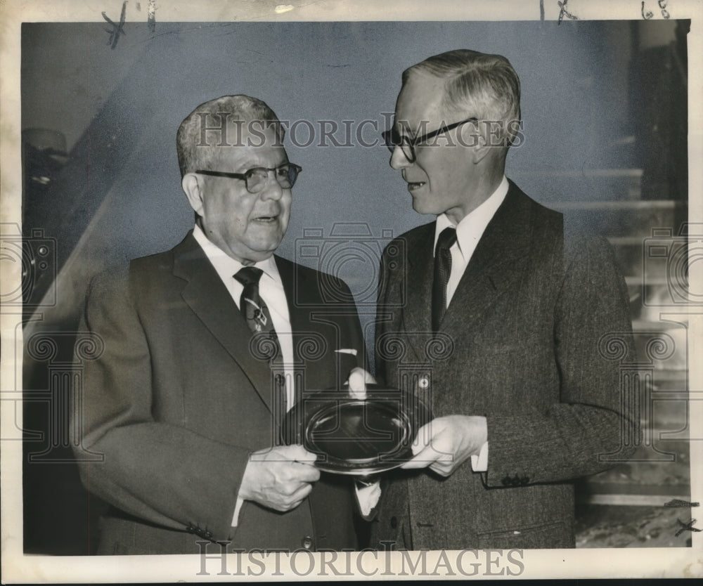 1955 Press Photo Luis Bravo, Alan David Francis at presentation of memento - Historic Images