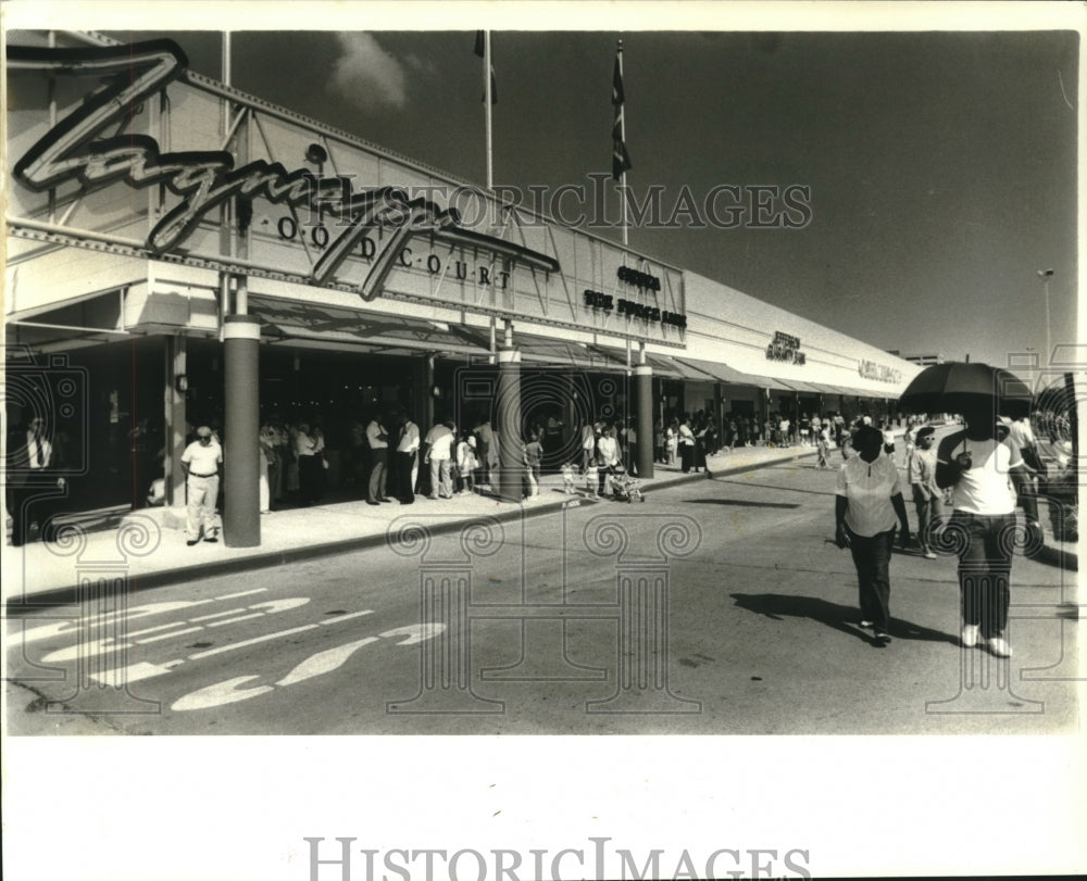 1987 Press Photo Customers at Lagniappe Food Court at renovated Elmwood Center. - Historic Images