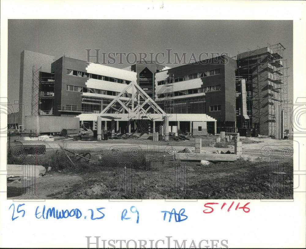 1986 Press Photo Construction of new hospital in Elmwood Center. - nob09945 - Historic Images