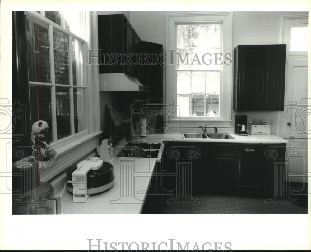 1994 Press Photo Barbara Ferguson&#39;s kitchen area. - nob09949 - Historic Images