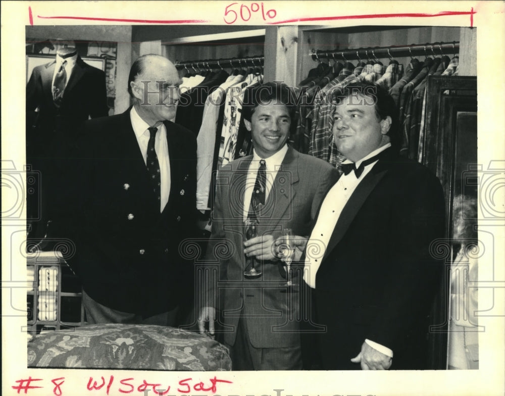 1992 Press Photo Ronald Ferguson &amp; others enjoying drinks in clothing store. - Historic Images