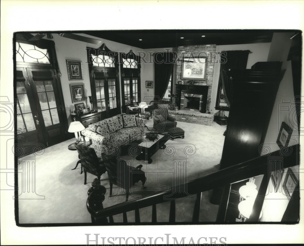 1996 Press Photo Mike and Kim Felger&#39;s den in their dream home in Braithwaite - Historic Images