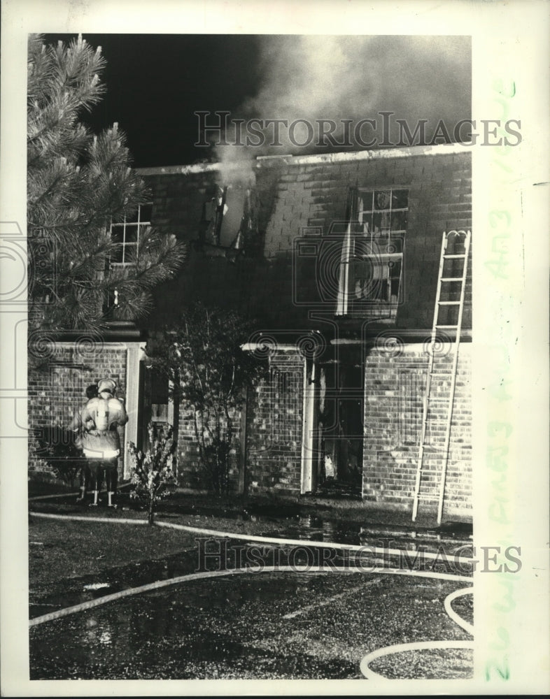 1986 Press Photo Morning fire in Metairie kept Jefferson parish firemen busy - Historic Images