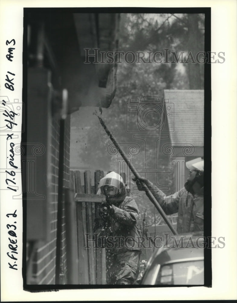 1994 Press Photo Firefighters look for hot spots from a fire - nob10116 - Historic Images
