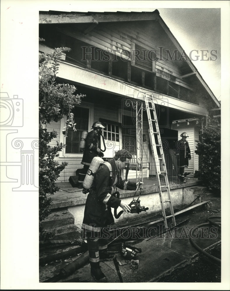 1988 Press Photo A double shotgun house was burned at 3321 Audubon Court. - Historic Images