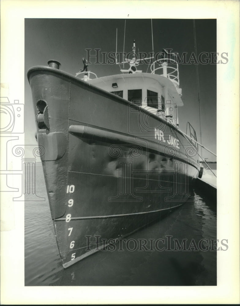 1989 Press Photo &quot;Mr.Jake,&quot; fire-boat docked near Bayou Bienvenue, Chalmette. - Historic Images