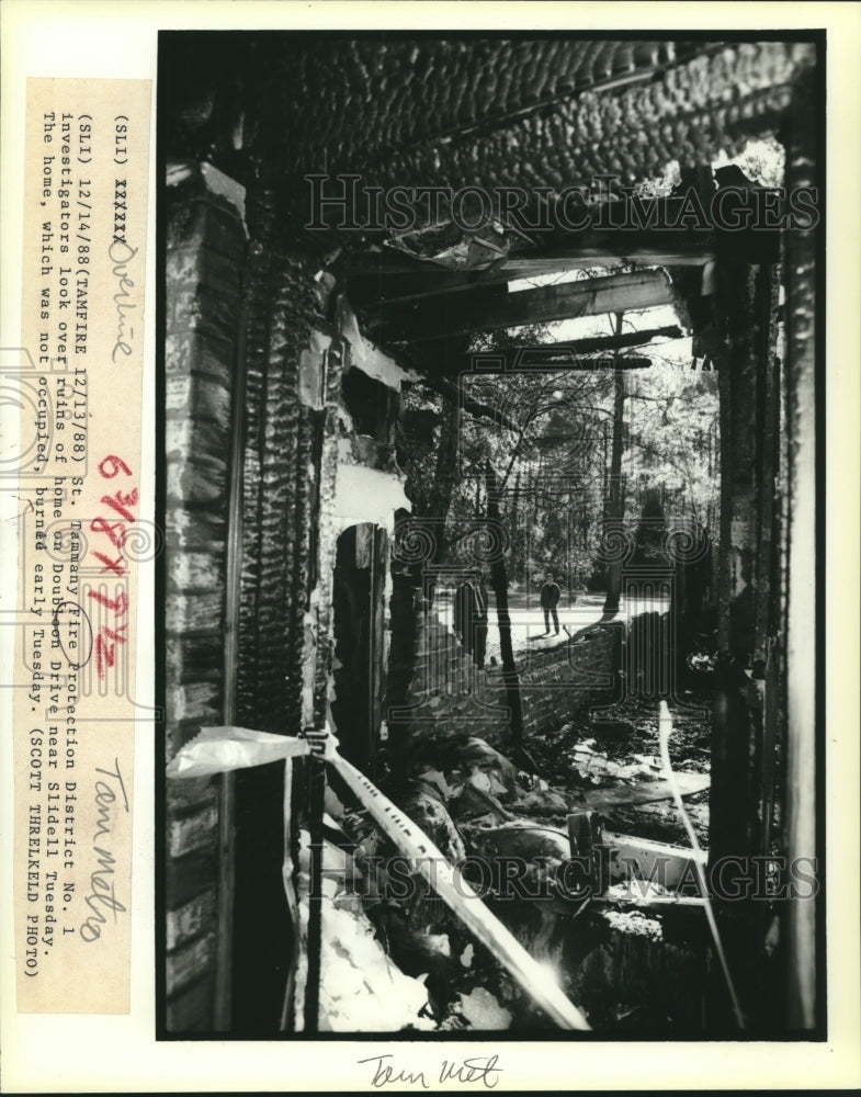 1988 Press Photo St. Tammany Fire Department Investigators Inspect Ruins of Home - Historic Images